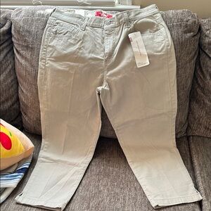 Levi's Light tan cropped pant jean sz 16 misses NWT